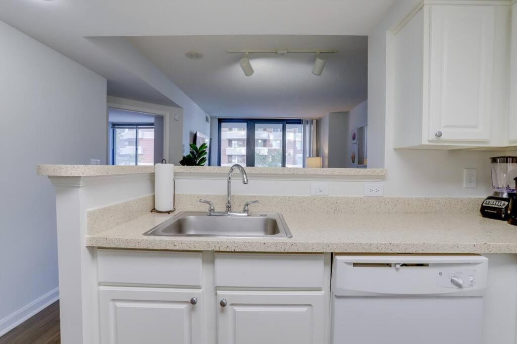 Sensational 1 Bedroom Condo At Ballston Place With Gym Arlington Bagian luar foto